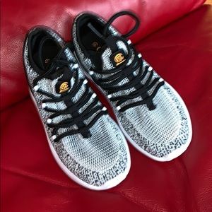 ⚫️⚪️Sneakers